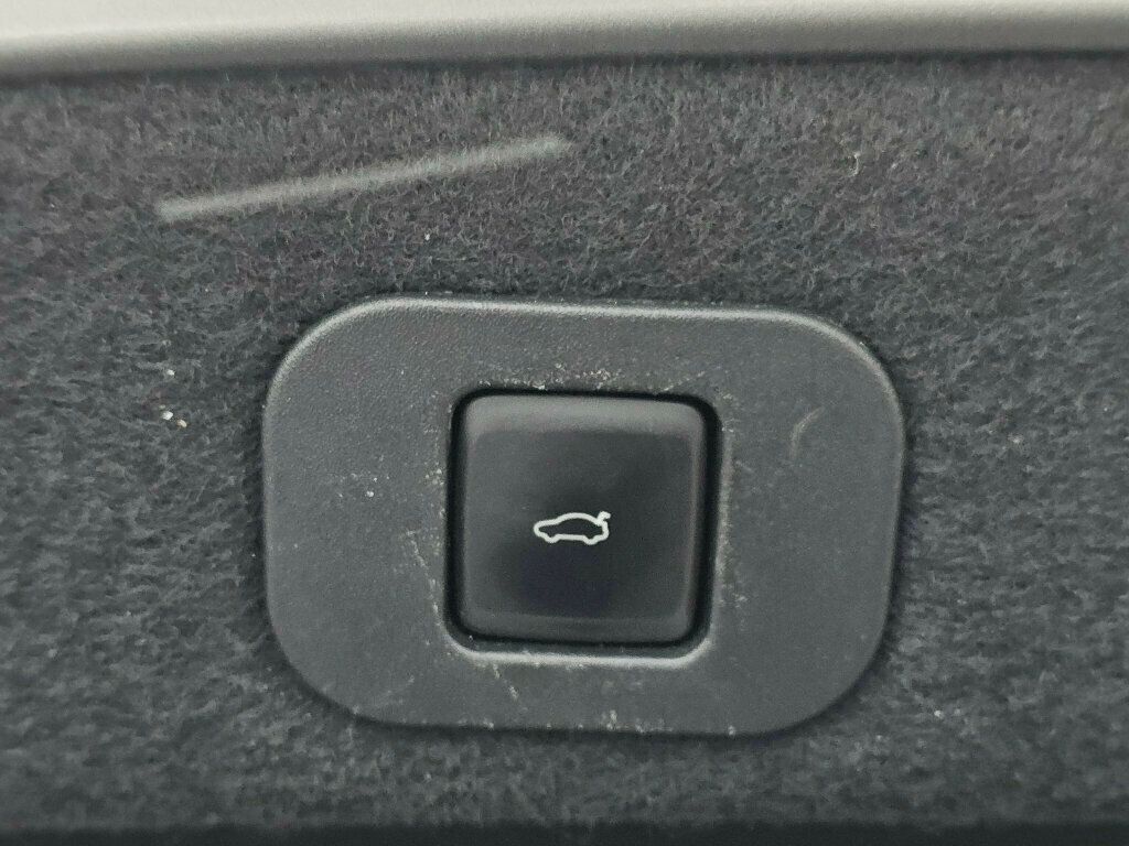 2018 Lincoln Continental Select AWD - 22952063 - 40