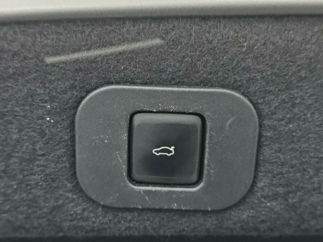 2018 Lincoln Continental Select AWD - 22952063 - 40