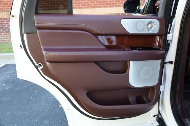 2018 Lincoln Navigator 4x4 Black Label - 22939523 - 11