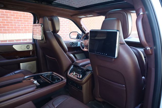 2018 Lincoln Navigator 4x4 Black Label - 22939523 - 44