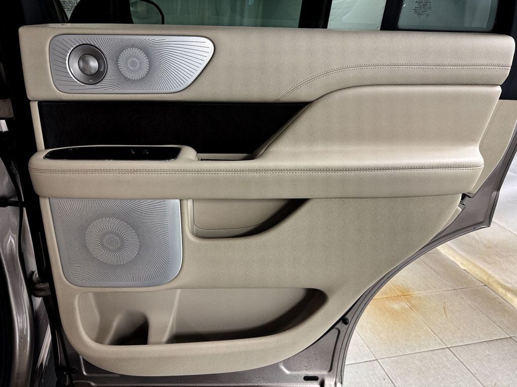 2018 Lincoln Navigator RESERVE 4WD - 22935522 - 17