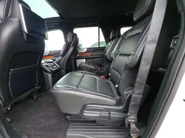 2018 Lincoln Navigator L 4x4 Reserve - 23040066 - 8