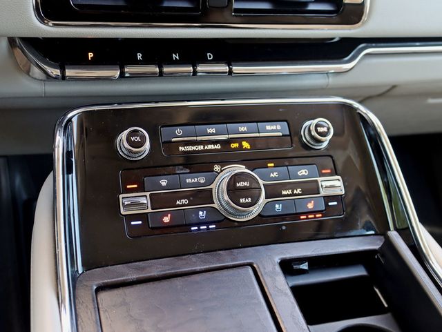 2018 Lincoln Navigator L 4x4 Reserve - 23027440 - 22