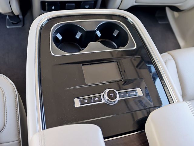 2018 Lincoln Navigator L 4x4 Reserve - 23027440 - 25