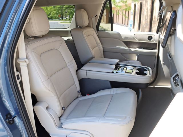 2018 Lincoln Navigator L 4x4 Reserve - 23027440 - 29