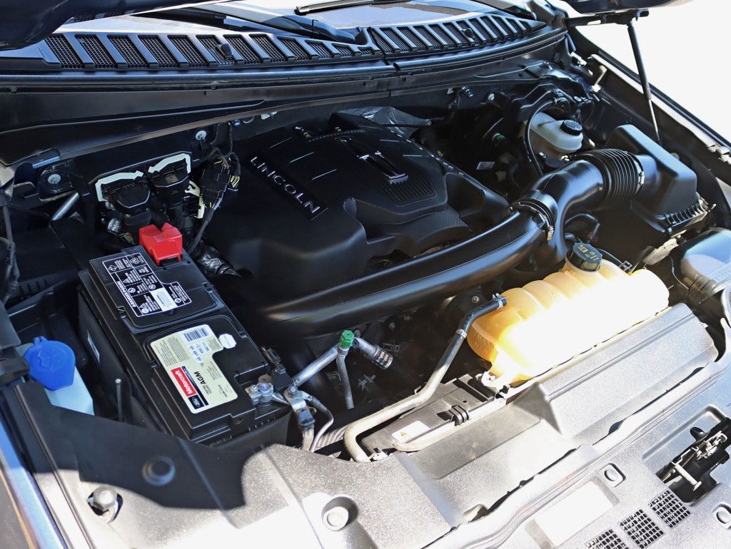 2018 Lincoln Navigator L 4x4 Reserve - 23027440 - 39