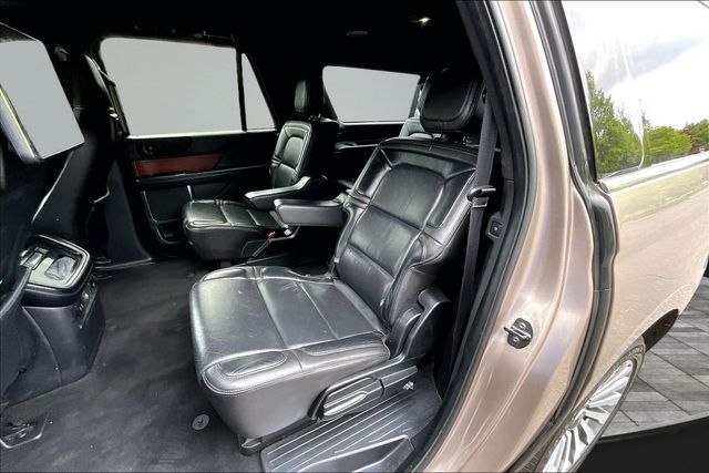 2018 Lincoln Navigator L 4x4 Reserve - 23026489 - 16