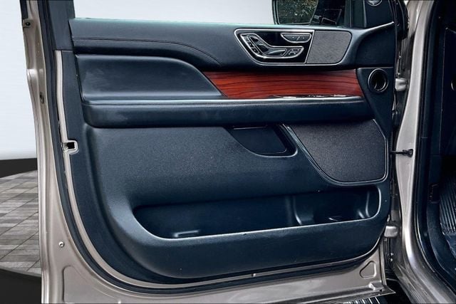 2018 Lincoln Navigator L 4x4 Reserve - 23026489 - 8