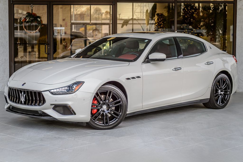 2018 Maserati Ghibli photo 2