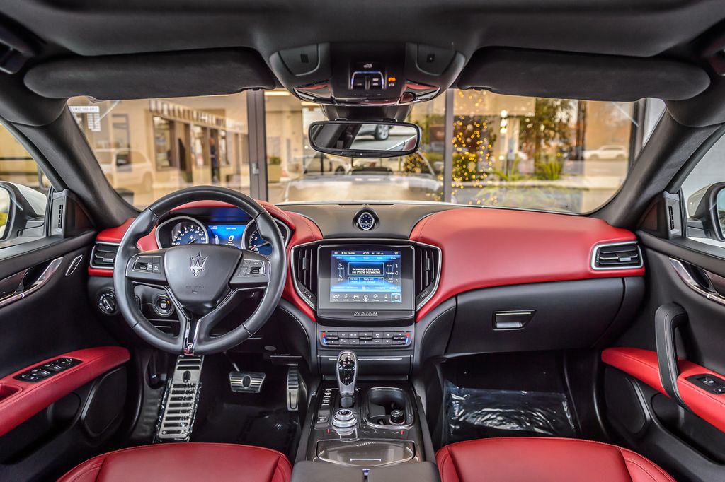 2018 Maserati Ghibli photo 3