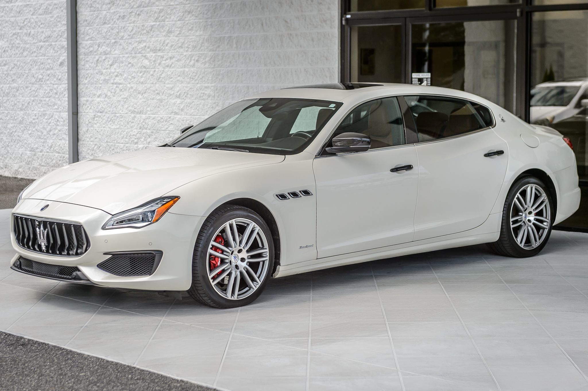 2018 Maserati Quattroporte SQ4 GranSport photo 5