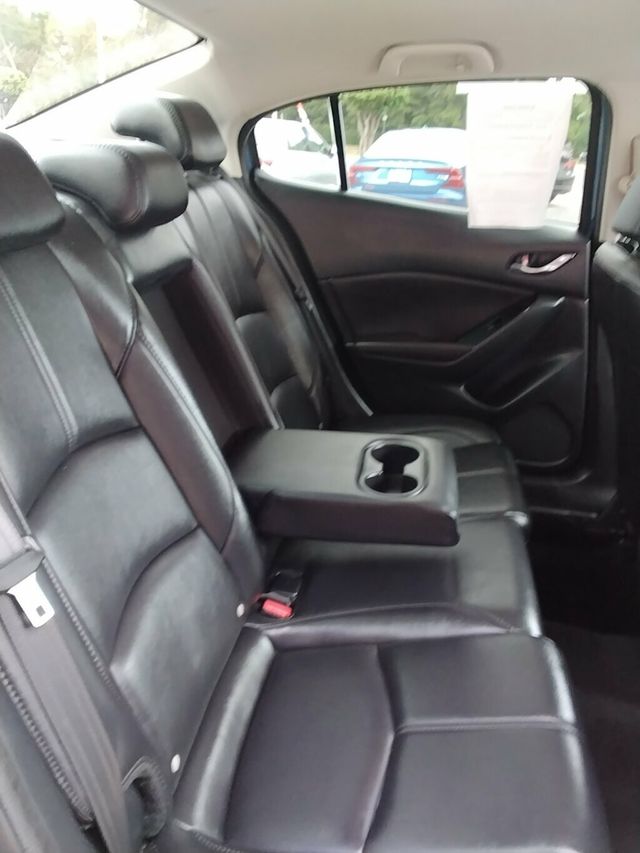 2018 Mazda Mazda3 4-Door Touring Automatic - 23091328 - 9