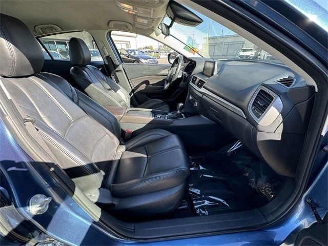 2018 Mazda Mazda3 4-Door Touring Automatic - 22670679 - 10