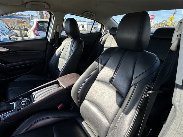 2018 Mazda Mazda3 4-Door Touring Automatic - 22670679 - 15