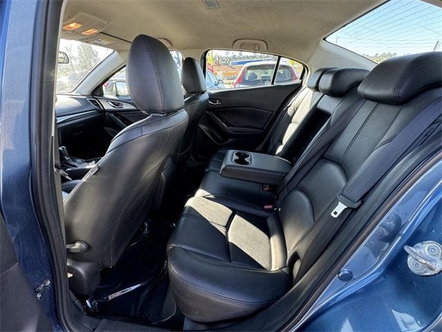 2018 Mazda Mazda3 4-Door Touring Automatic - 22670679 - 17