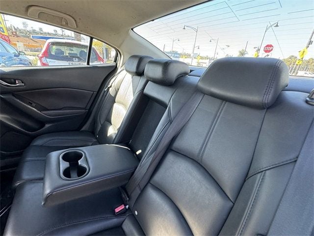 2018 Mazda Mazda3 4-Door Touring Automatic - 22670679 - 18