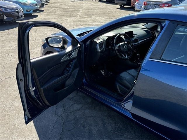 2018 Mazda Mazda3 4-Door Touring Automatic - 22670679 - 41