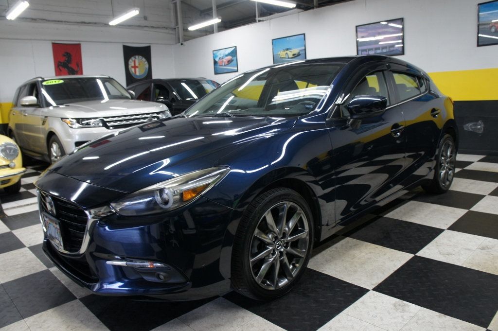 2018 Mazda Mazda3 Grand Touring Hatchback photo 3