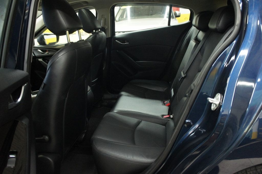 2018 Mazda Mazda3 Grand Touring Hatchback photo 32