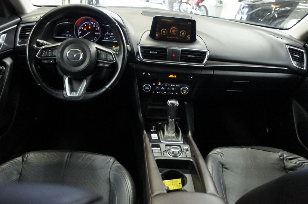 2018 Mazda Mazda3 Grand Touring Hatchback photo 33