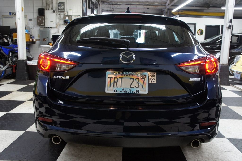 2018 Mazda Mazda3 Grand Touring Hatchback photo 8
