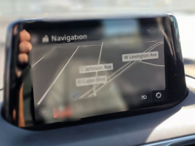 2018 Mazda Mazda3 5-Door Grand Touring Automatic - 22981155 - 28