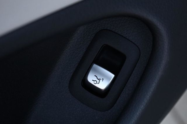 2018 Mercedes-Benz C-Class C 300 - 23017372 - 43