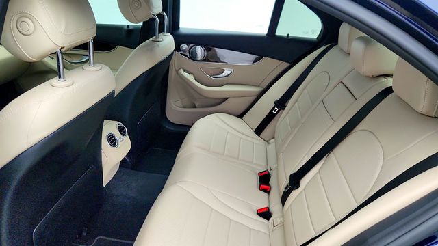 2018 Mercedes-Benz C-Class C 300 4MATIC Sedan w/ Premium Pkg & Panorama Sunroof - 23015764 - 19