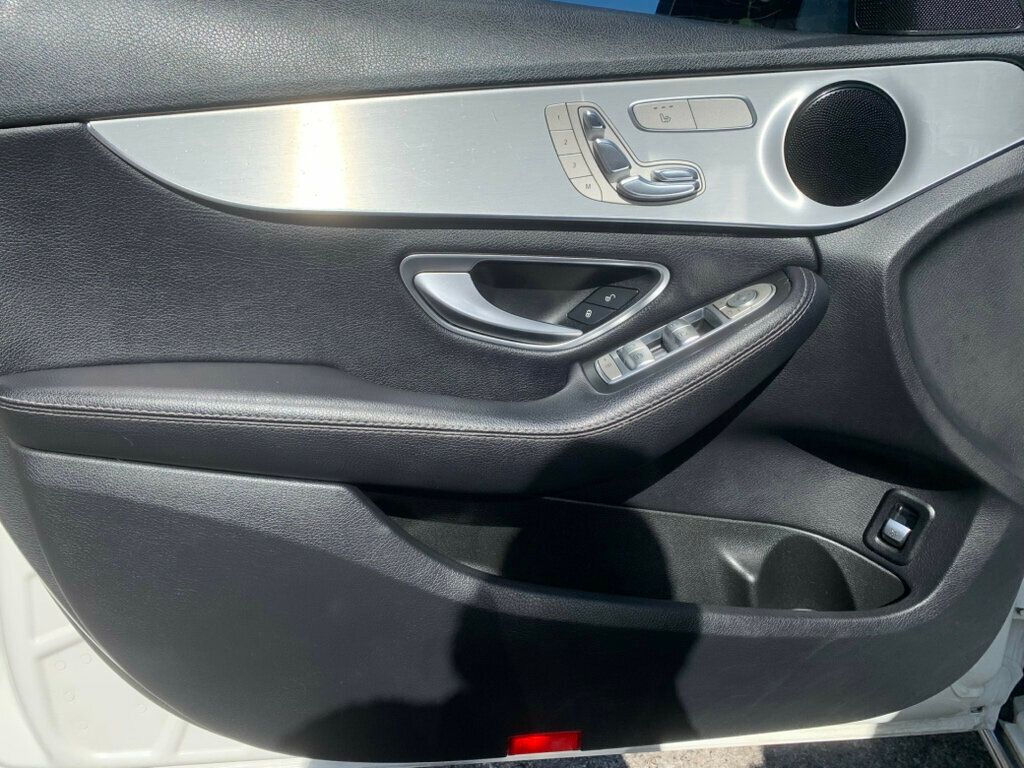 2018 Mercedes Benz C 300 Sedan photo 4