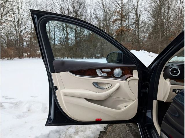 2018 Mercedes-Benz E-Class E300 4MATIC - 22976355 - 9