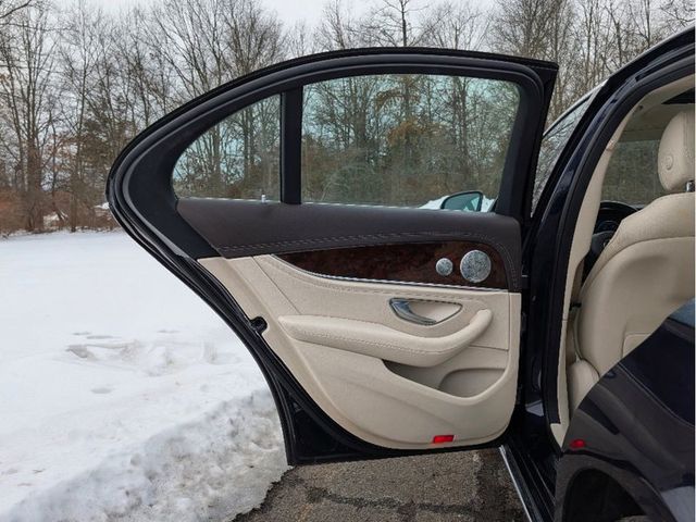 2018 Mercedes-Benz E-Class E300 4MATIC - 22976355 - 10
