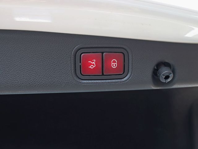 2018 Mercedes-Benz E-Class E 300 4MATIC Sedan - 22855559 - 34