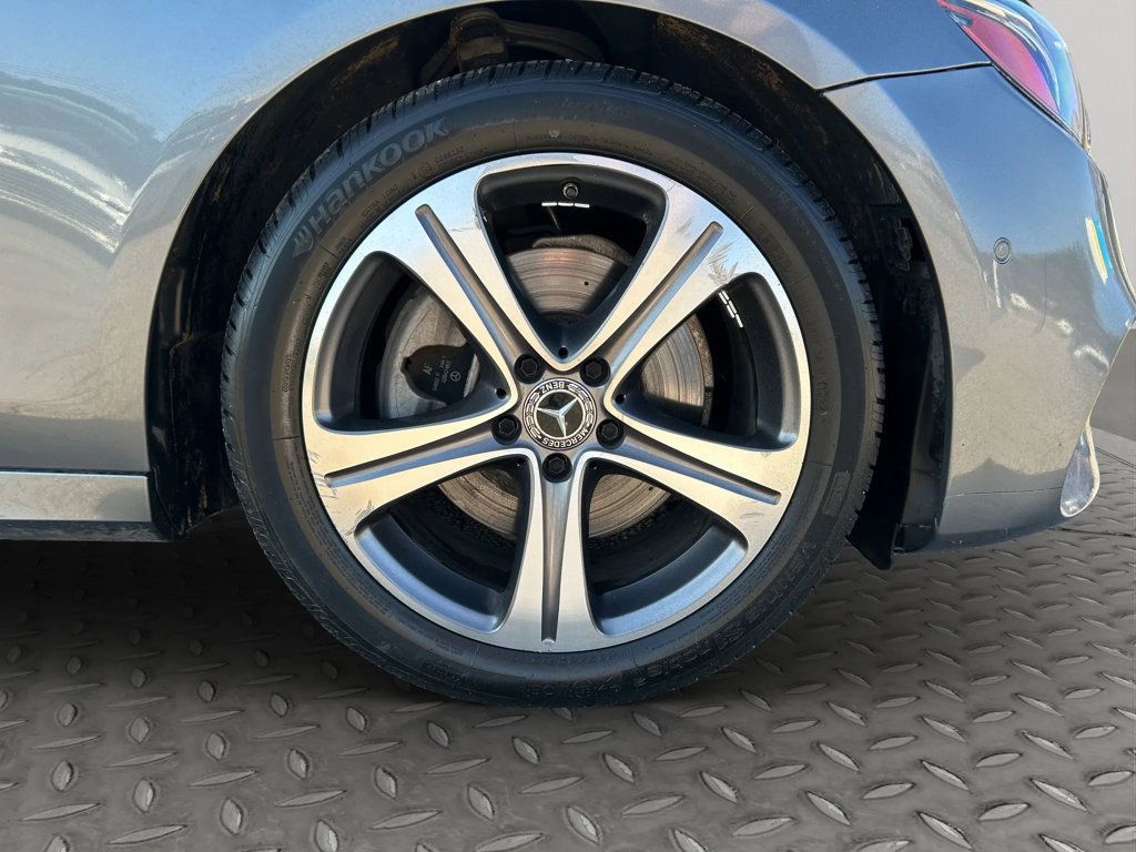 2018 Mercedes-Benz E-Class E 300 4MATIC Sedan 4D - 22978506 - 26