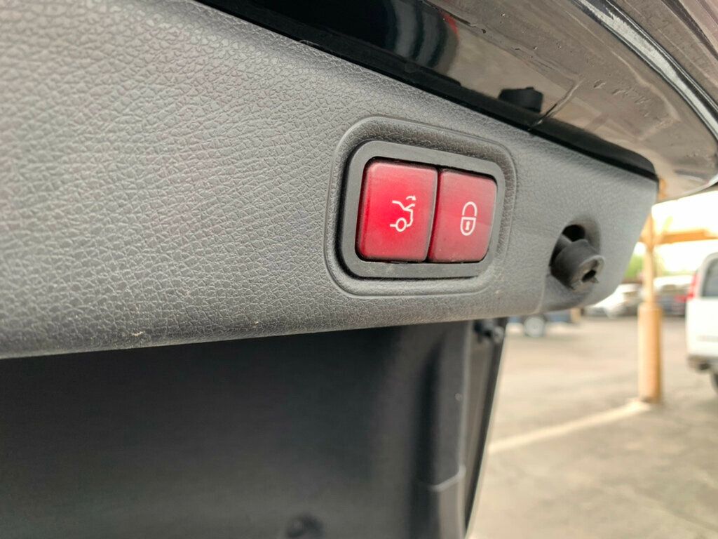 2018 Mercedes-Benz E-Class E 300 RWD Sedan AMG Pkg Pano Roof Heads up display - 23062928 - 21