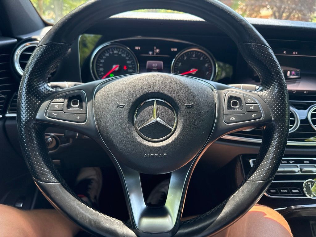 2018 Mercedes-Benz E-Class E 400 4MATIC Sedan - 23052930 - 13