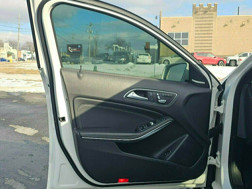 2018 Mercedes-Benz GLA GLA 250 4MATIC SUV - 22980379 - 19