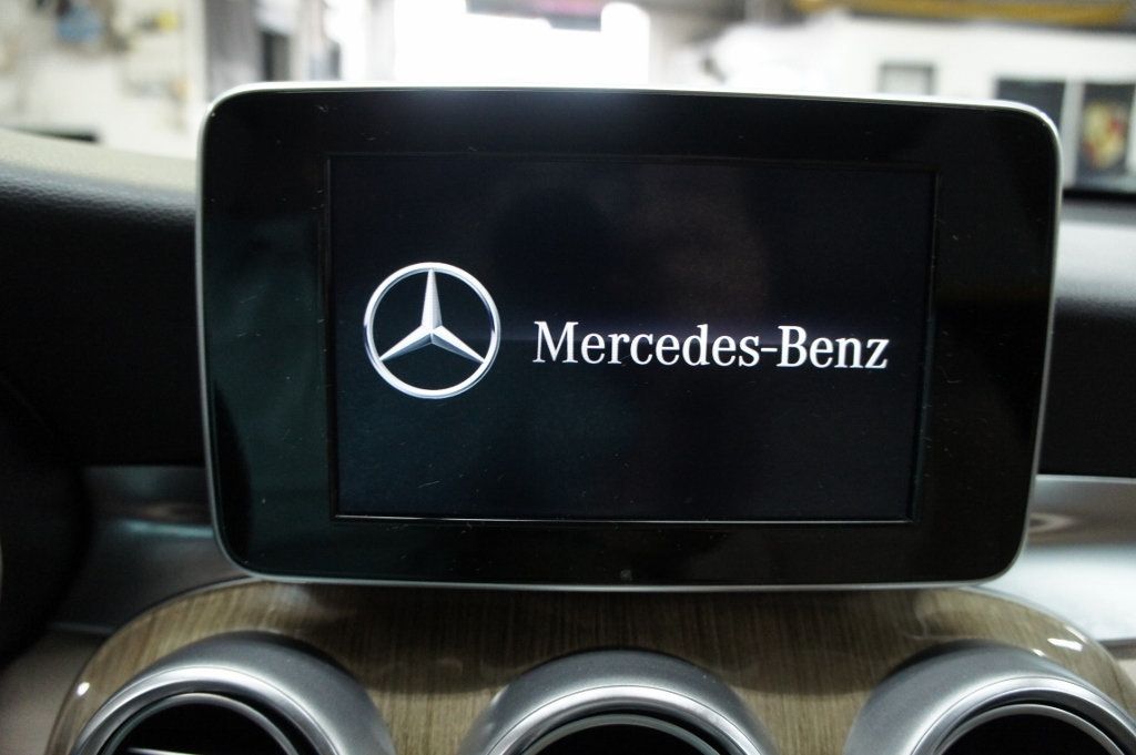 2018 Mercedes-Benz GLC 1-Owner, CARFAX Certified! Android Auto Apple CarPlay! - 22942288 - 27