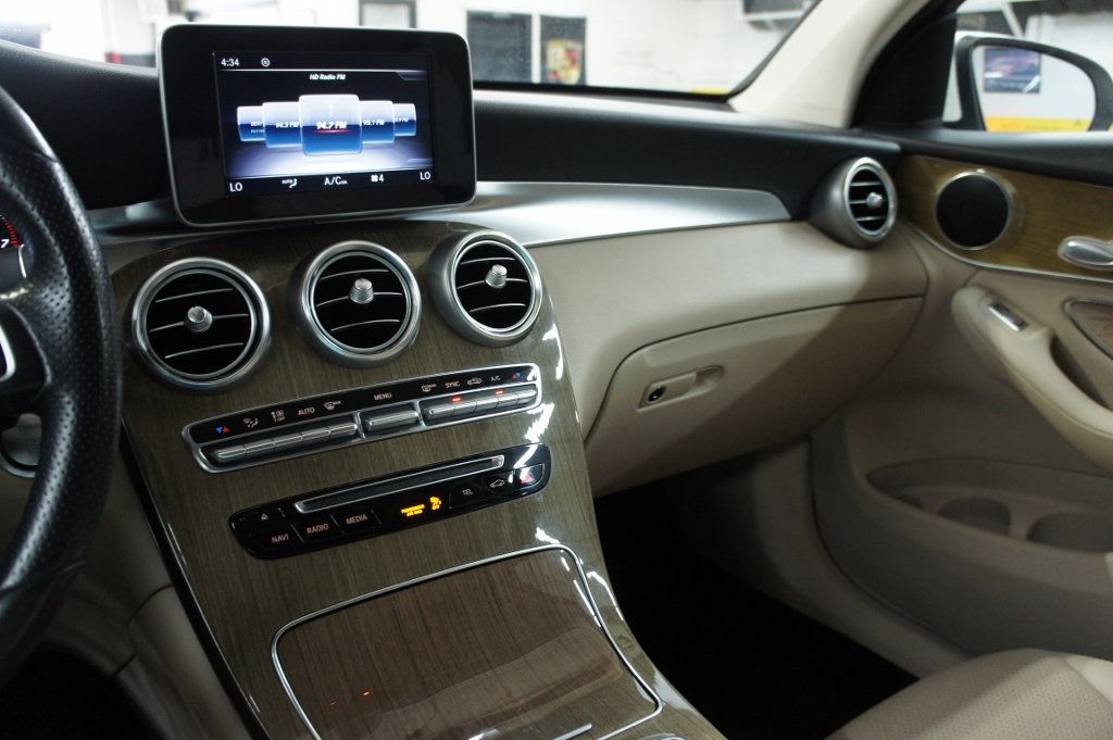2018 Mercedes-Benz GLC 1-Owner, CARFAX Certified! Android Auto Apple CarPlay! - 22942288 - 33