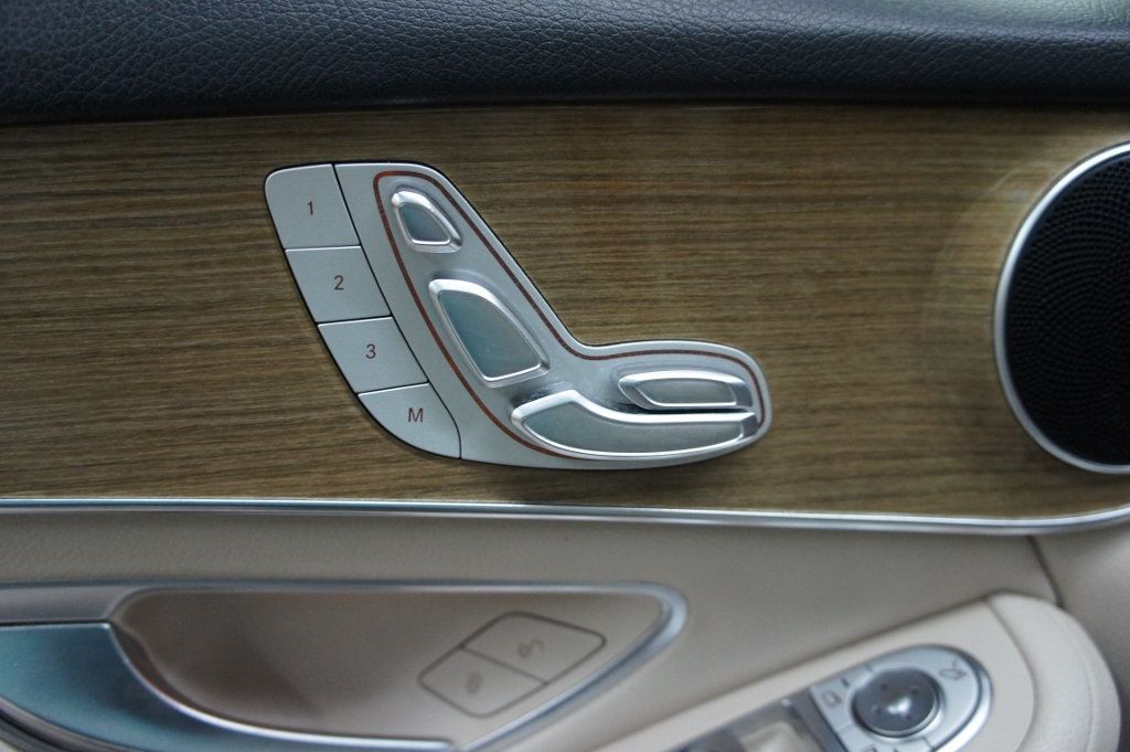 2018 Mercedes-Benz GLC 1-Owner, CARFAX Certified! Android Auto Apple CarPlay! - 22942288 - 34