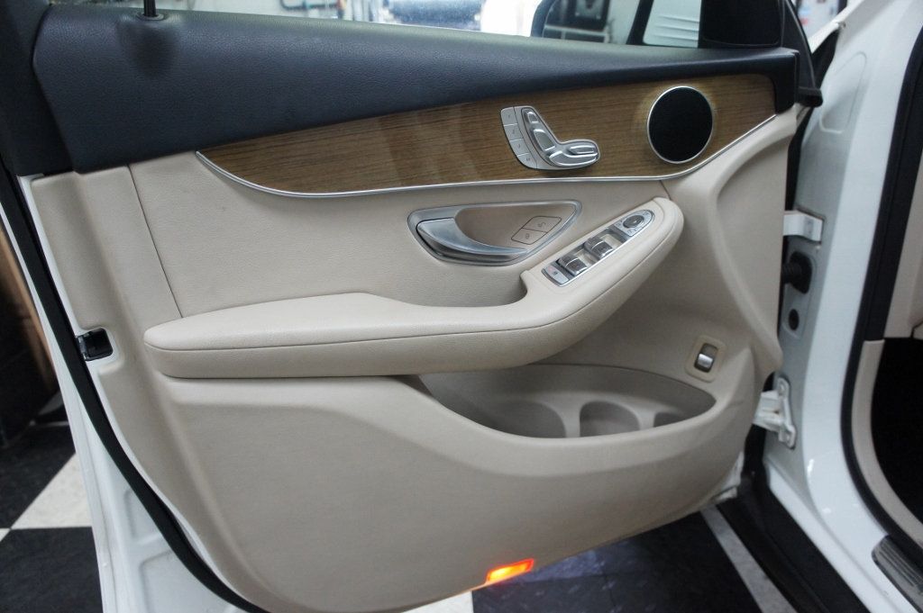 2018 Mercedes-Benz GLC 1-Owner, CARFAX Certified! Android Auto Apple CarPlay! - 22942288 - 35