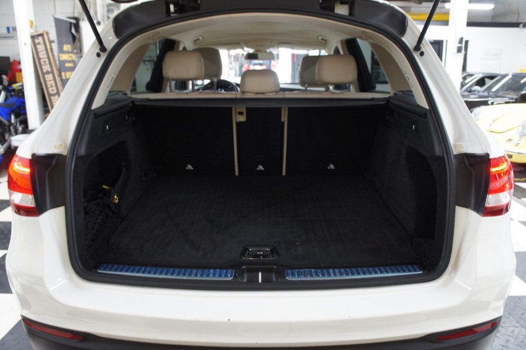 2018 Mercedes-Benz GLC 1-Owner, CARFAX Certified! Android Auto Apple CarPlay! - 22942288 - 39