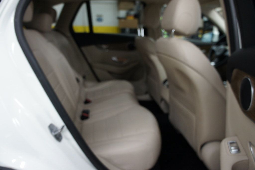 2018 Mercedes-Benz GLC 1-Owner, CARFAX Certified! Android Auto Apple CarPlay! - 22942288 - 41