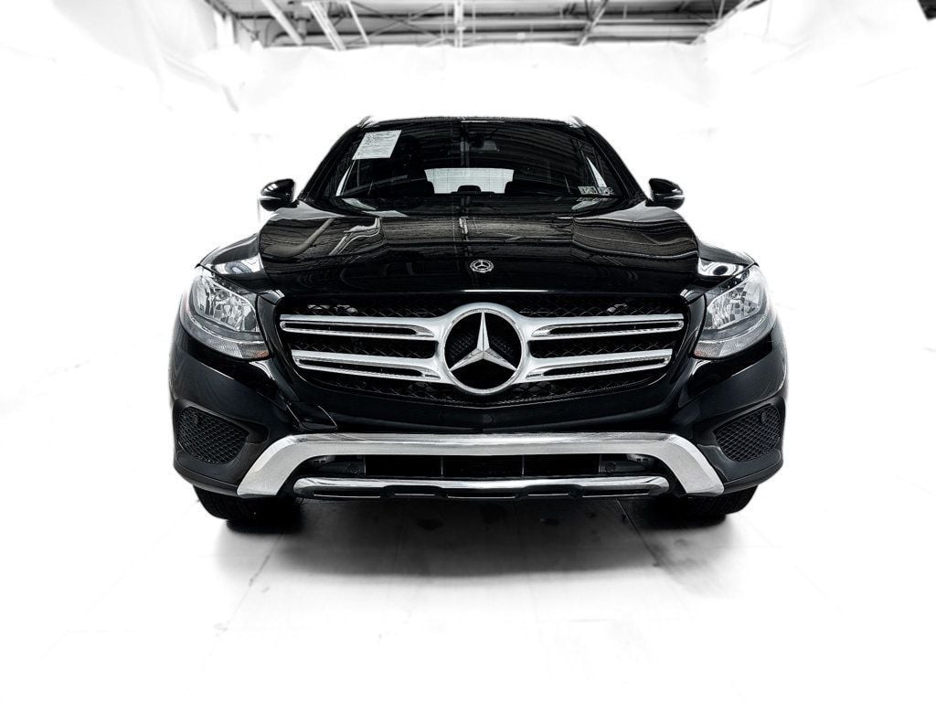 2018 Mercedes Benz GLC 300 4MATIC photo 2
