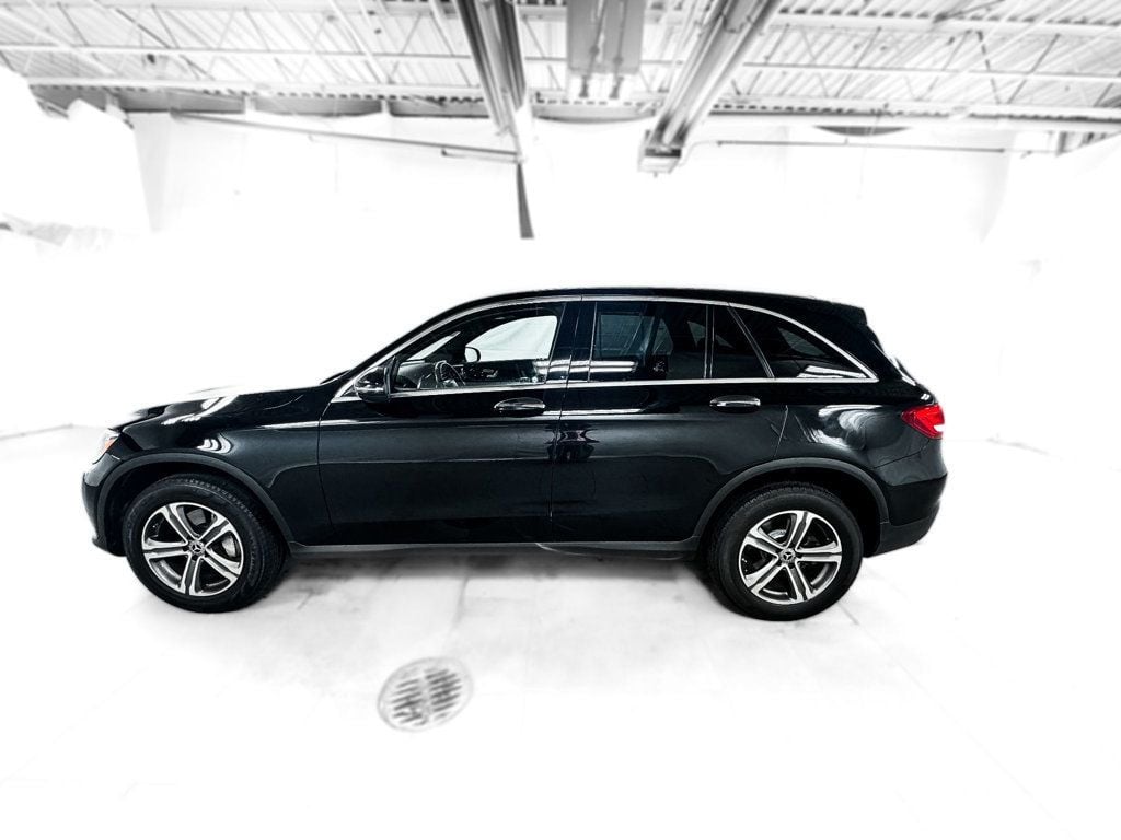 2018 Mercedes Benz GLC 300 4MATIC photo 3
