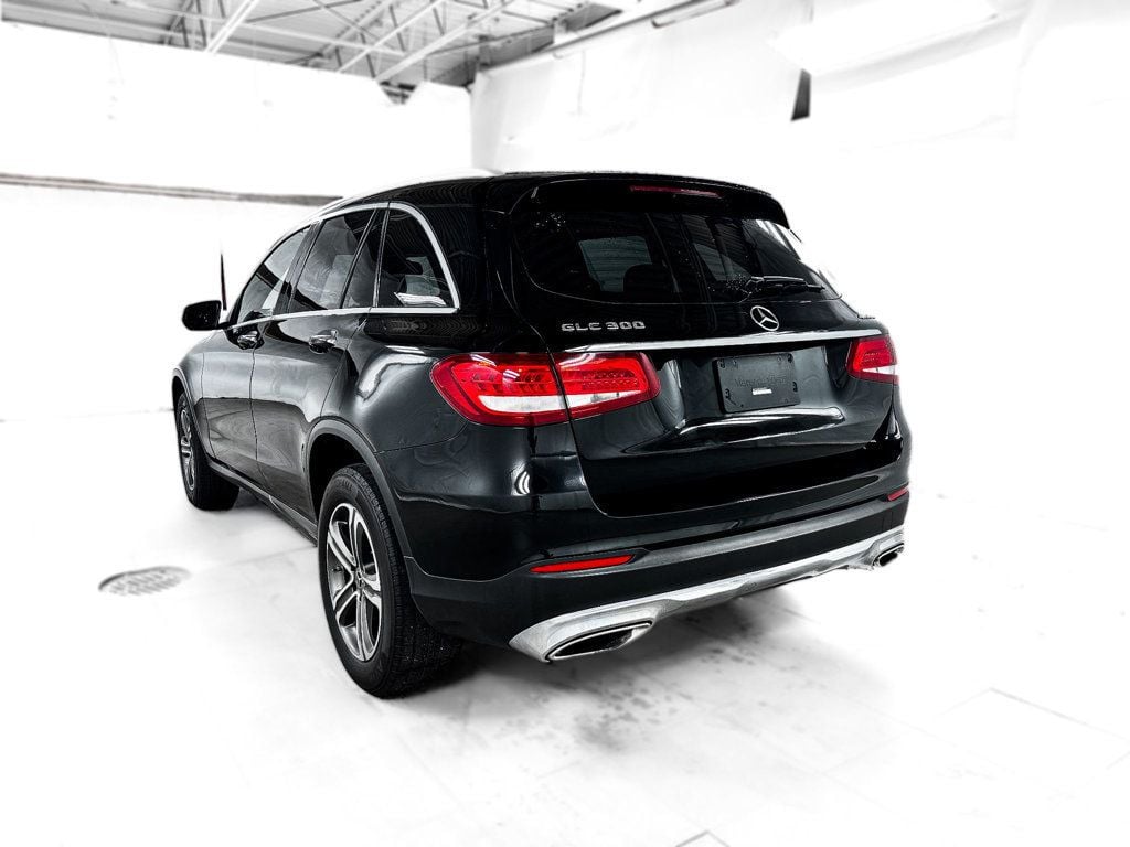 2018 Mercedes Benz GLC 300 4MATIC photo 4