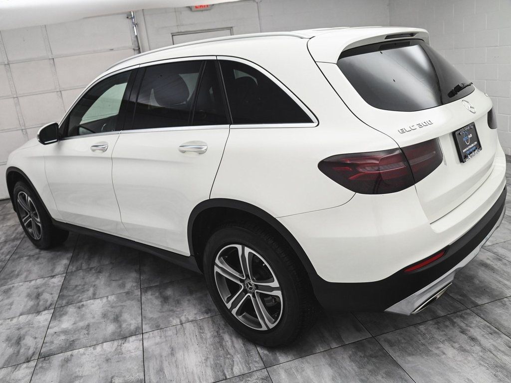 2018 Mercedes Benz GLC 300 4MATIC photo 4