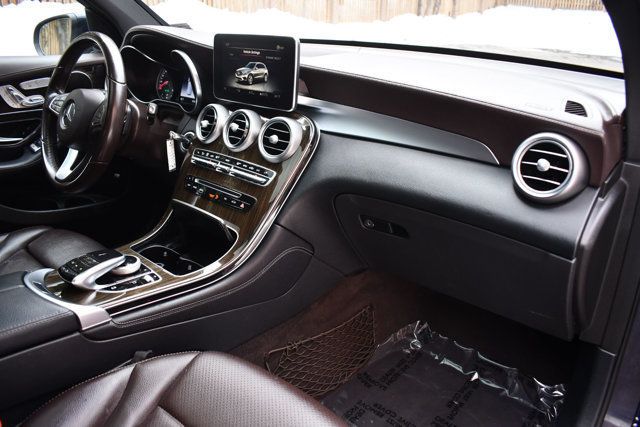 2018 Mercedes-Benz GLC GLC 300 4MATIC SUV - 22975884 - 32