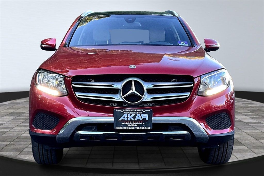 2018 Mercedes Benz GLC 300 4MATIC photo 2