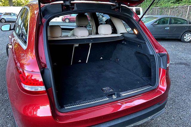 2018 Mercedes-Benz GLC GLC 300 4MATIC SUV - 22926340 - 33