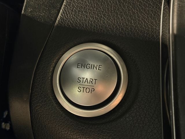 2018 Mercedes-Benz GLC GLC 300 4MATIC SUV - 22975584 - 33